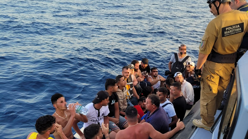 Polícia Marítima resgata 24 migrantes a sul da ilha de Pantelleria em Itália