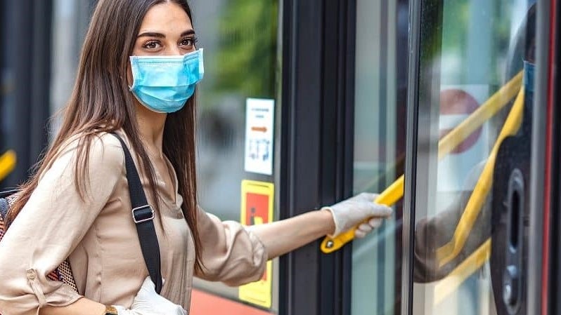 Imagem de DGS recomenda uso de máscara nos transportes públicos e nas farmácias