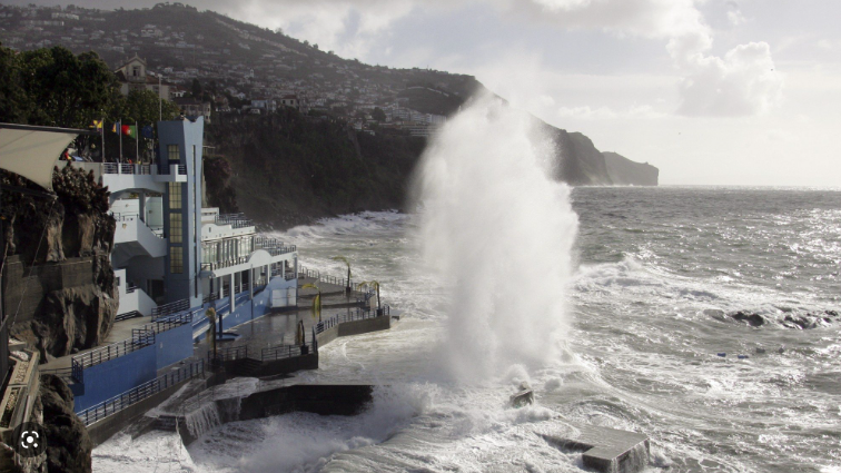 Imagem de Capitania do Funchal prolonga aviso de agitação marítima