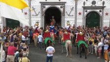 Imagem de 140 cavaleiros nas Cavalhadas de São Pedro na Ribeira Grande