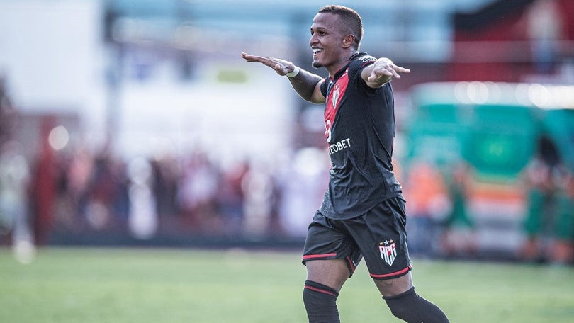 Imagem de Léo Pereira a caminho do Marítimo