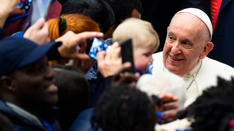 Imagem de Papa recebe refugiados e lembra que integração faz parte do salvamento