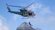 Helicóptero da Proteção Civil resgata mulher de 33 anos (vídeo)