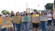 Imagem de Dezenas de jovens aderiram à greve climática global [Vídeo]