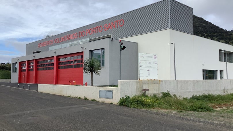 Imagem de Bombeiros do Porto Santo recebem material