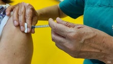 Imagem de 45% da população com vacinação completa
