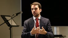 Imagem de PS considera indecorosa comparação de medidas da habitação às de Salazar