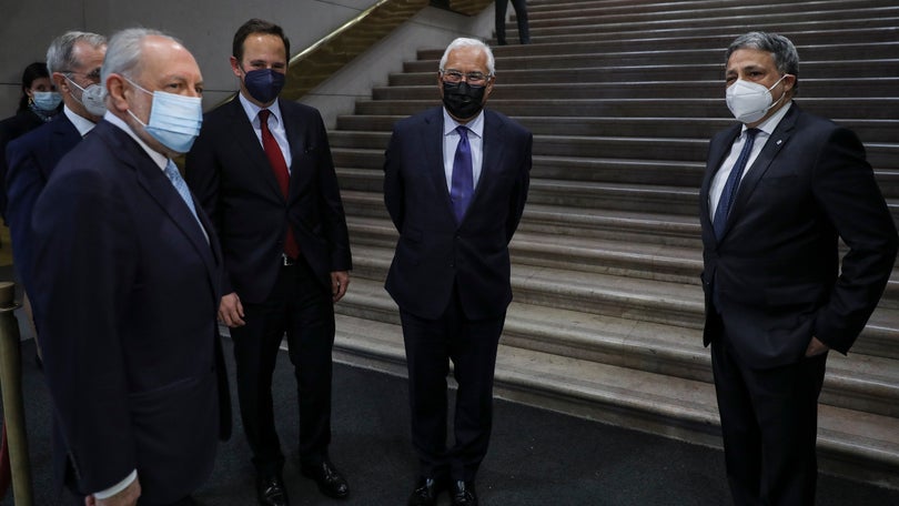 Imagem de Governo corta ligeiramente crescimento do PIB para 4,9% este ano