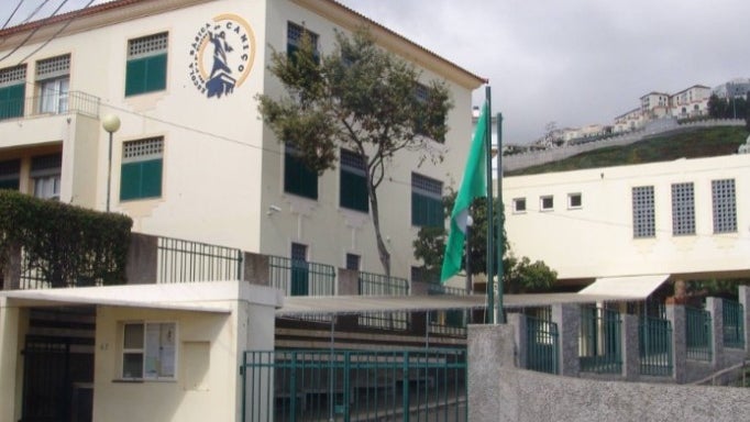 Imagem de Covid-19: EB23 do Caniço tem mais uma turma em casa, após contacto de aluno com infetado