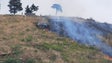 Imagem de Bombeiros chamados por incêndio em mato na zona de São Martinho