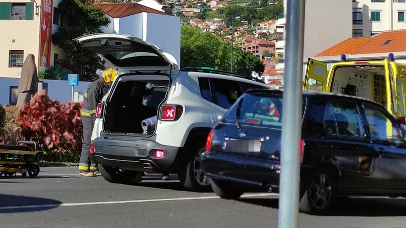 Acidente na rotunda da Cruz Vermelha