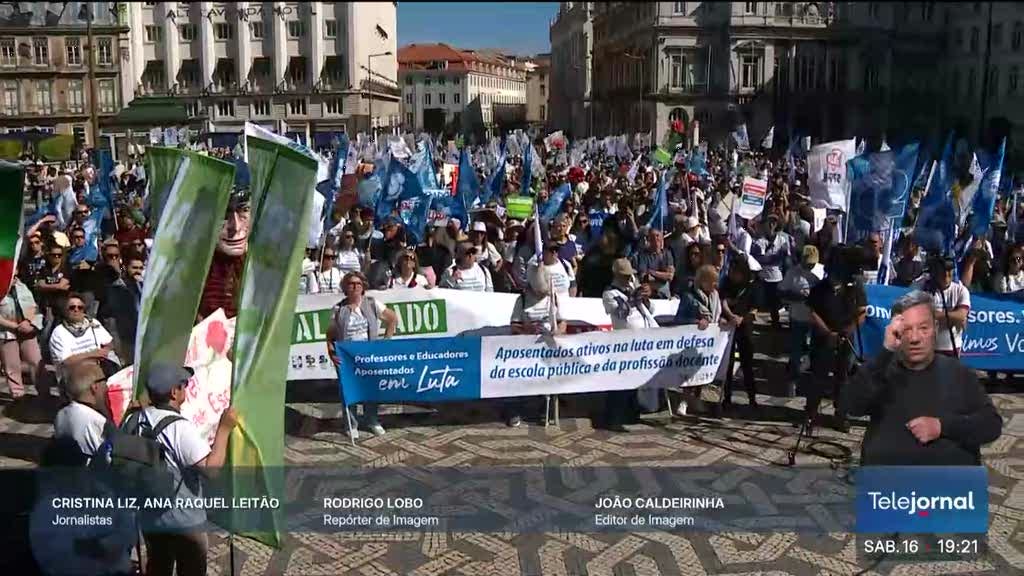 Professores saíram à rua por mais respeito pela escola pública