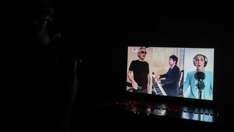 Imagem de Covid-19: Músicos portugueses criam e gravam músicas e até álbuns em casa