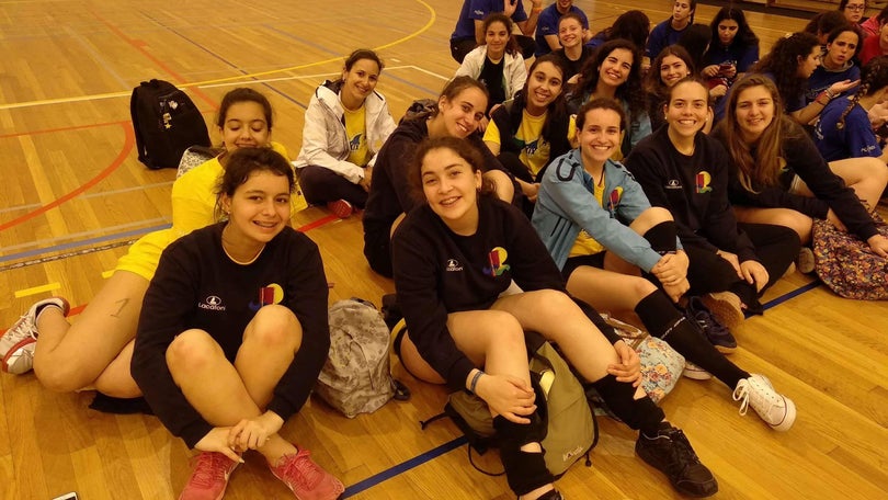 Imagem de Meninas de bronze