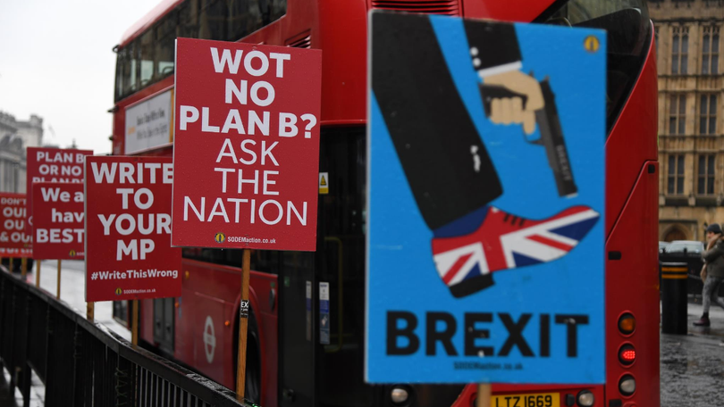 Deputados britânicos votam hoje para determinar rumo do Brexit