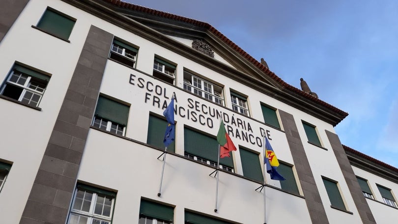 Francisco Franco testa comunidade escolar à Covid