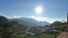 Imagem de Portugal continental e Madeira em risco muito elevado de exposição à radiação UV