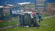 Imagem de Tumulto em estádio na Indonésia faz 174 mortos