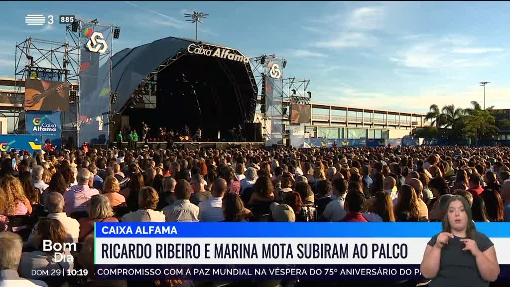 Caixa Alfama. Ricardo Ribeiro e Marina Mota subiram ao palco no último dia