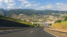 Imagem de Governo admite rever limites de velocidade na Via Rápida