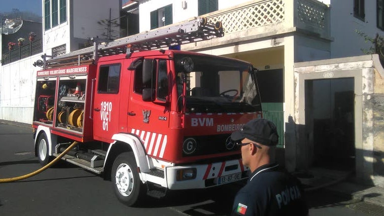 Imagem de Prédio de quatro andares ardeu esta madrugada na Rua do Seminário, Funchal