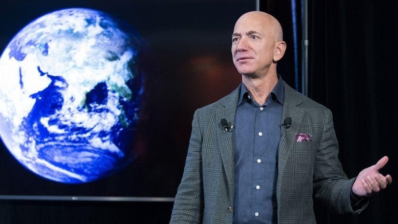 Imagem de 76 mil querem impedir regresso de Bezos à Terra