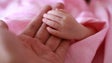França abre investigação nacional a caso dos bebés sem braços