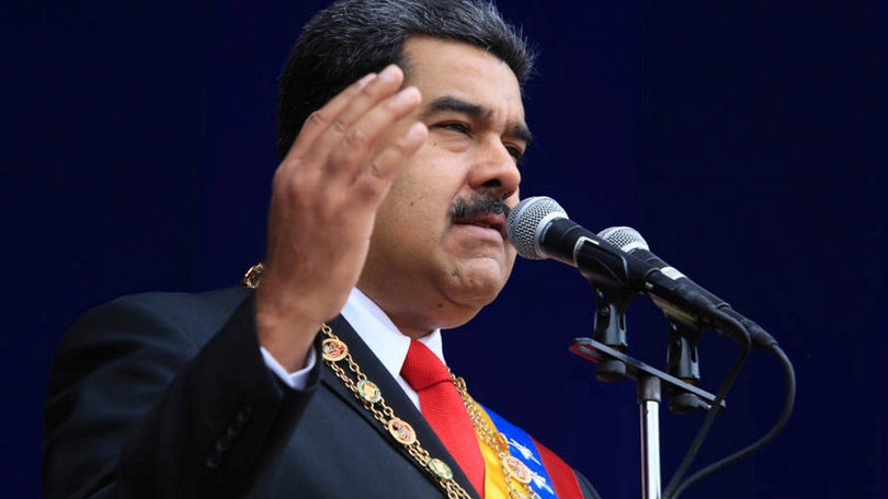 Imagem de Maduro quer indemnização por colombianos a viver no país