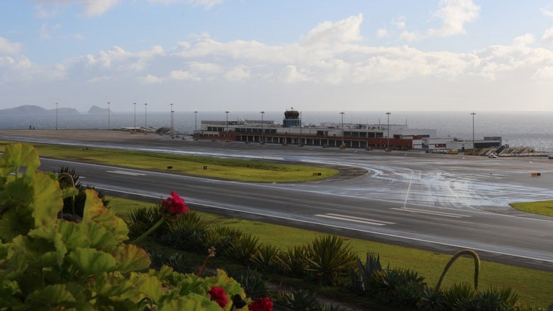 Vento forte faz divergir três aviões do Aeroporto da Madeira