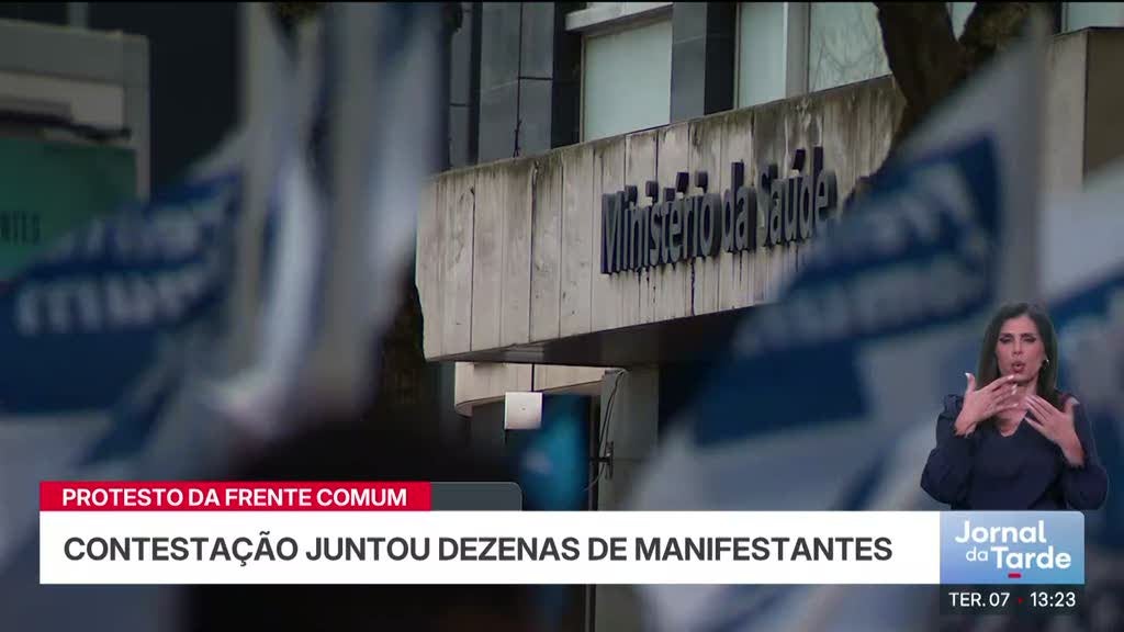 Imagem de Protesto junta dezenas de pessoas frente ao Ministério da Saúde