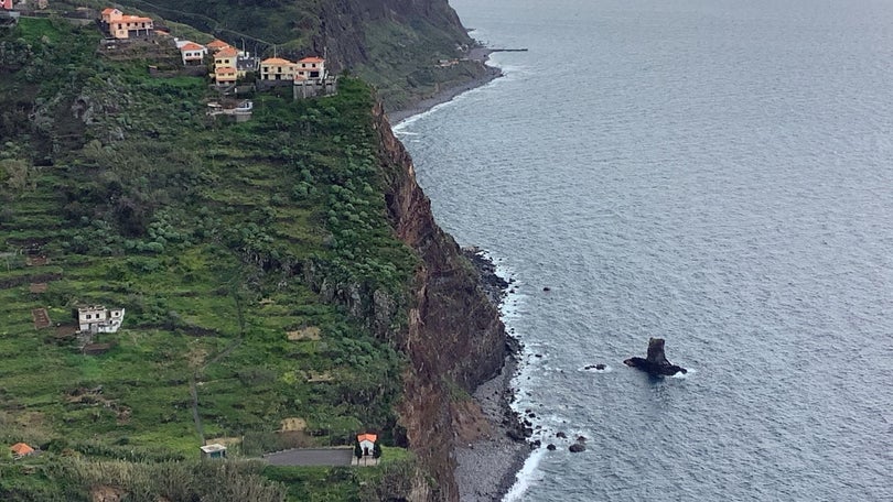 Queda de parapente no Calhau da Lapa