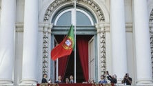 Imagem de Bandeira a meia haste e silêncio marcam cerimónia do aniversário da Implantação da República em Lisboa