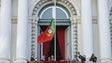 Imagem de Bandeira a meia haste e silêncio marcam cerimónia do aniversário da Implantação da República em Lisboa