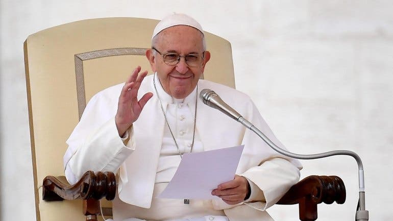 Papa alarga lei sobre abusos sexuais aos lderes leigos de associaes