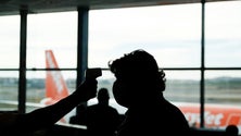 Imagem de Controlo apertado no aeroporto (vídeo)