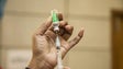 Bruxelas admite atingir mais cedo meta de 70% dos adultos vacinados