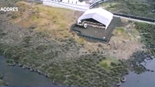 Imagem de Cientistas contestam tenda eletrónica na orla costeira das Lajes do Pico(Vídeo)