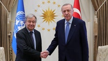 Imagem de Erdogan diz a Putin estar pronto para «tomar a iniciativa» para a paz