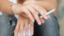 Imagem de Consumo de tabaco aumenta entre raparigas adolescentes
