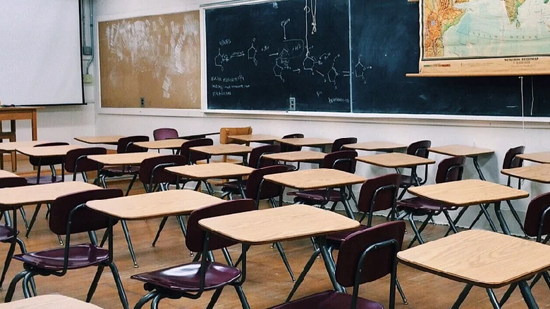 Imagem de Sindicato mantém greve dos profissionais de educação