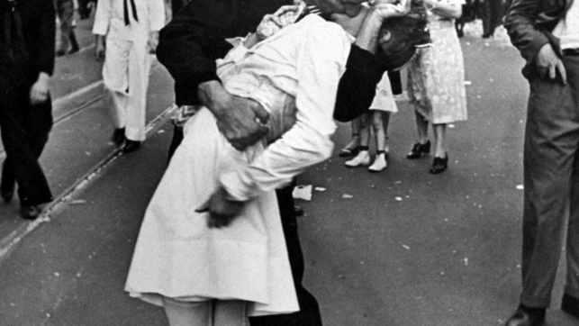 Imagem de Morreu o marinheiro do beijo icónico em Times Square