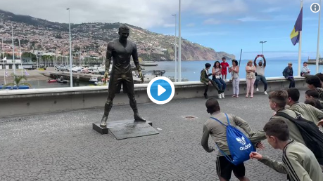 Juventus de Cristianinho visitou a estátua de CR7 no Funchal
