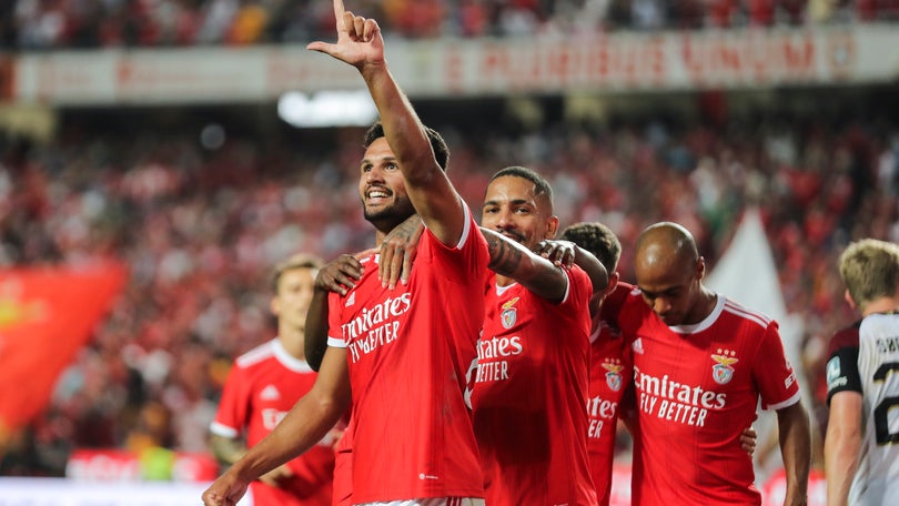 Benfica goleia Midtjylland e fica próximo do «play-off» da Liga dos Campeões