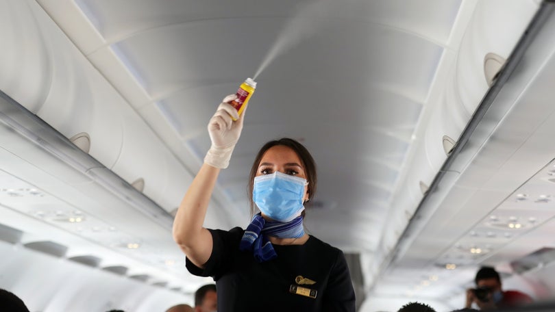 Imagem de Covid-19: Apenas 44 casos no mundo podem estar associados a viagens de avião, diz estudo