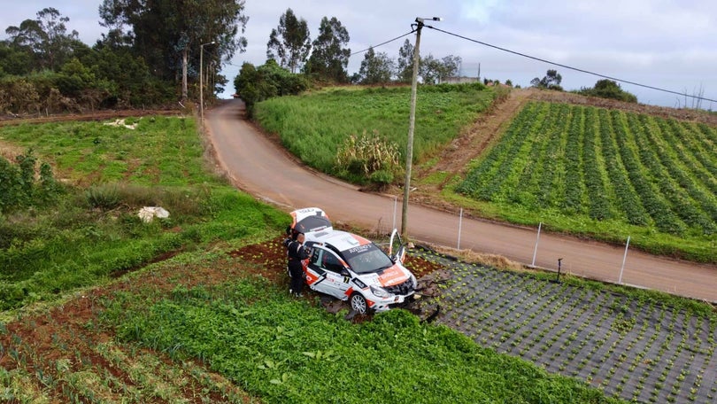 Saída de estrada de Dinarte Baptista e Rui Madeira