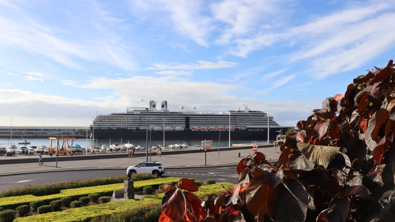 Imagem de Zuiderdam traz mais de duas mil pessoas ao Funchal