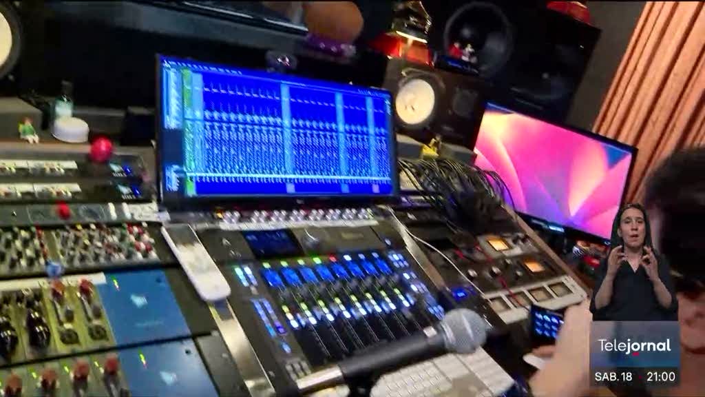 Salvador Sobral está a preparar novo disco no Brasil