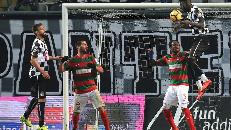 Imagem de Marítimo tropeça no Bessa
