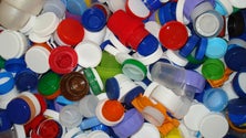 Imagem de JSD recolhe de tampas de plástico
