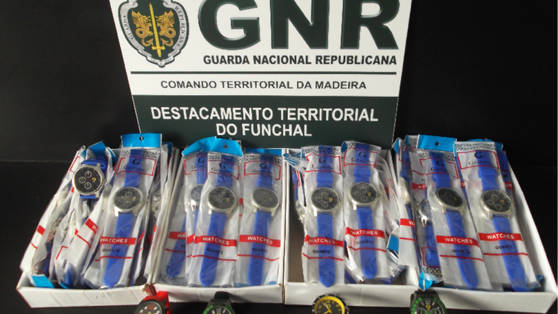 Imagem de GNR apreende 65 relógios contrafeitos no Funchal